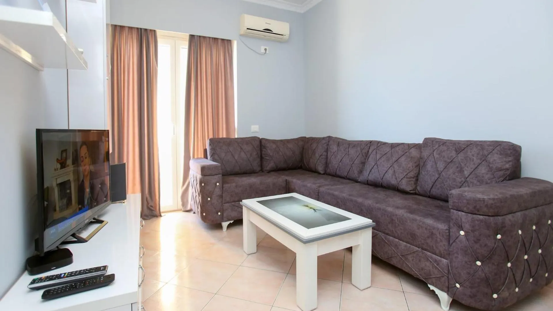 Pretty Apartment Near Uji Ftohte Beach Vlorë